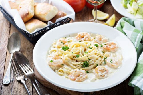 Classic alfredo Seasoning and pasta in a bowl
